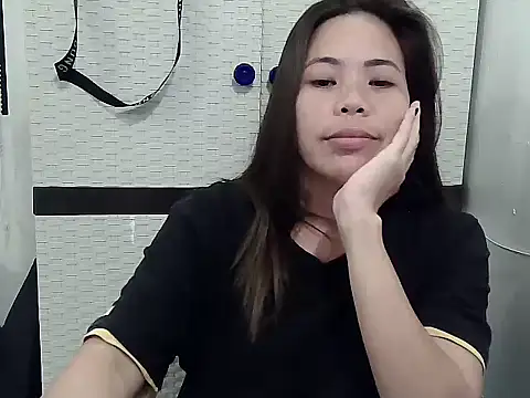 sweetciendy online show from May 16, 1:43 pm