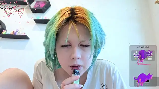 LittleKittenStar online show from June 17, 5:32 am
