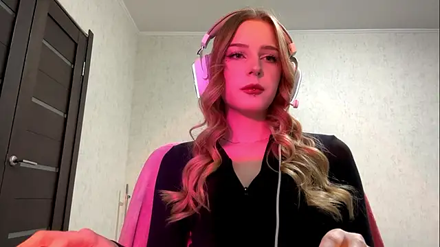 hikkiii online show from March 18, 3:26 pm