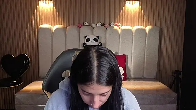Melannyy V online show from July 19, 12:20 pm