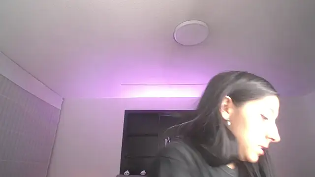 Melannyy V online show from August 6, 1:02 pm