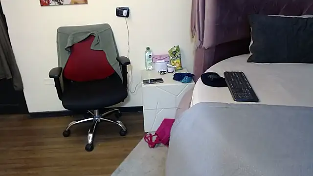 Snapshot of AvaRyd chatting on May 5, 3:14 am AvaRyd online show from May 5, 3:14 am