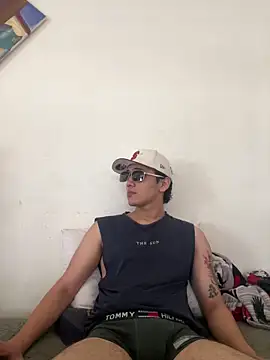 Snapshot of Hazhitr chatting on March 20, 2:33 pm Hazhitr online show from March 20, 2:33 pm