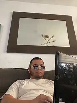 HOTB0Y18 online show from May 29, 9:57 pm