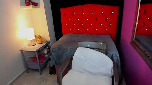 ScarletBigTitties online show from April 18, 11:47 am