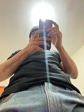 Snapshot of JhanHeat chatting on March 24, 12:48 am JhanHeat online show from March 24, 12:48 am