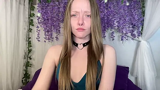 Snapshot of ElfGirlAna chatting on June 4, 2:56 pm ElfGirlAna online show from June 4, 2:56 pm