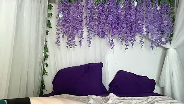 Snapshot of ElfGirlAna chatting on June 10, 2:49 pm ElfGirlAna online show from June 10, 2:49 pm