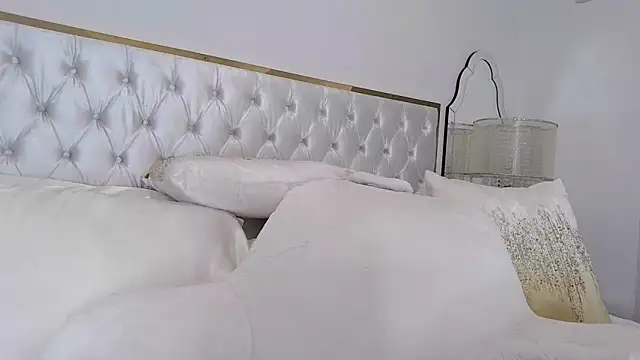 alexandragabrielle online show from April 19, 3:28 am