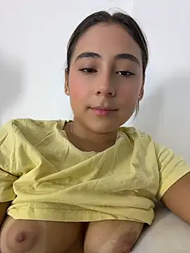 Snapshot of MelodyRey__ chatting on May 11, 1:44 am MelodyRey online show from May 11, 1:44 am