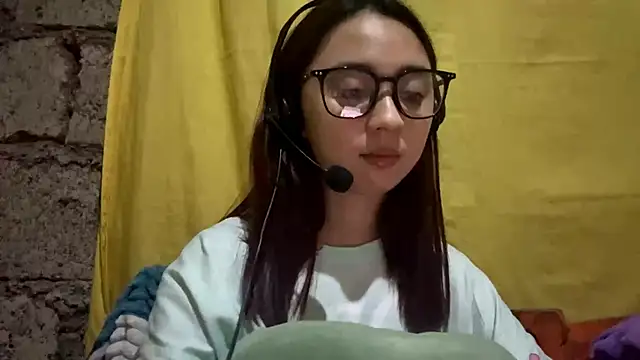 Snapshot of LenoraLacassagne chatting on March 22, 4:10 pm LenoraLacassagne online show from March 22, 4:10 pm