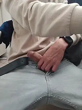 Skinboy06 online show from May 12, 9:28 am