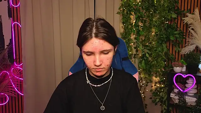 CarmenPhillips online show from March 22, 6:17 am