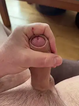 Snapshot of Brunode76 chatting on April 8, 10:04 am Brunode76 online show from April 8, 10:04 am