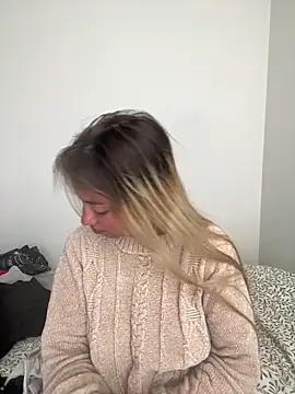 Sexyandtiny online show from March 22, 3:37 pm