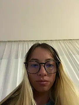 Sexyandtiny online show from March 28, 11:04 pm