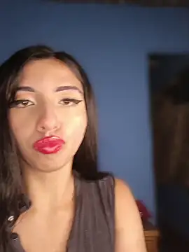 Snapshot of dulce_soph chatting on March 29, 5:51 am dulce soph online show from March 29, 5:51 am