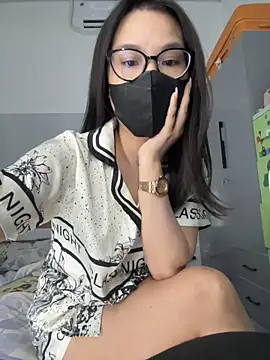 Snapshot of Evelyn9xzz chatting on April 1, 3:31 pm Evelyn9xzz online show from April 1, 3:31 pm