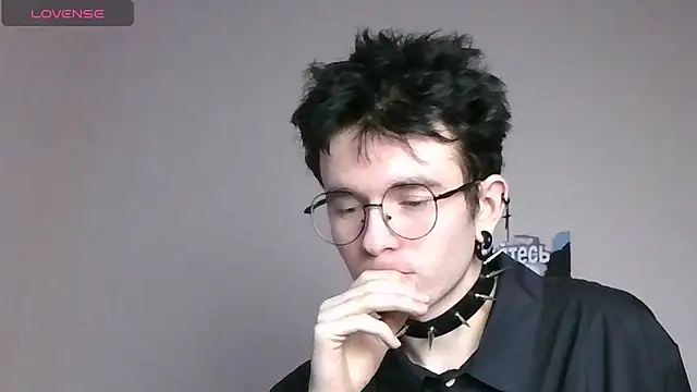 Snapshot of Ernest_ice chatting on April 19, 4:28 pm Ernest ice online show from April 19, 4:28 pm