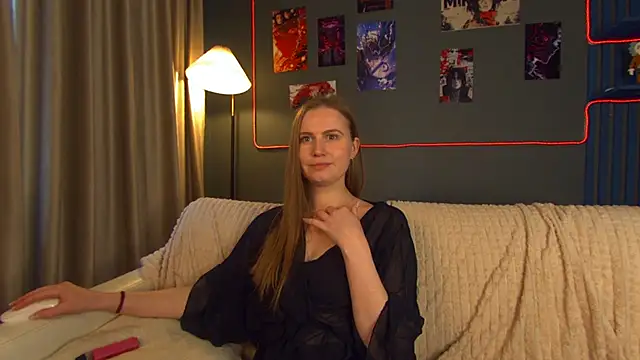 Lover Daisy  online show from May 9, 11:48 am