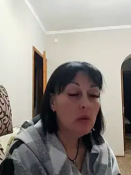 HelgaDennis online show from May 6, 8:03 pm
