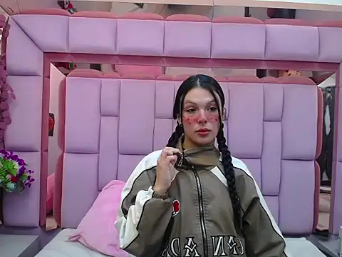 Salome Saen  online show from April 21, 1:06 pm