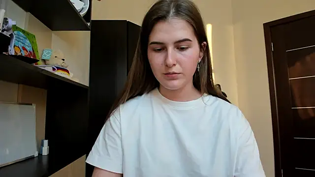 OhMyAlice online show from April 26, 4:26 pm