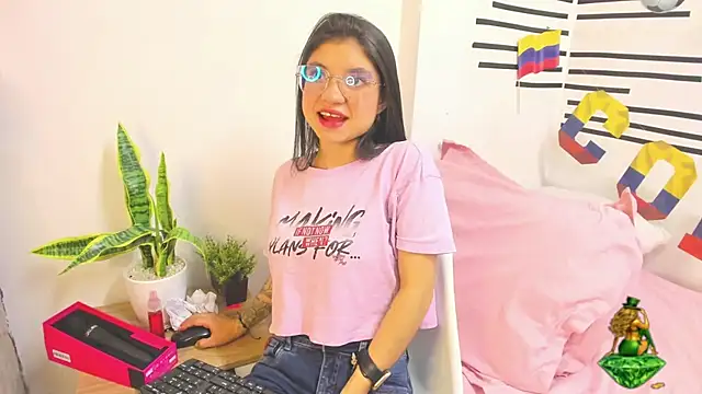 Snapshot of LindaCatalina_ chatting on June 28, 1:17 pm LindaCatalina online show from June 28, 1:17 pm