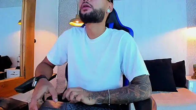 KyleJoss30 online show from April 21, 8:55 pm