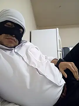 Snapshot of trkk9715 chatting on March 20, 8:14 pm trkk9715 online show from March 20, 8:14 pm