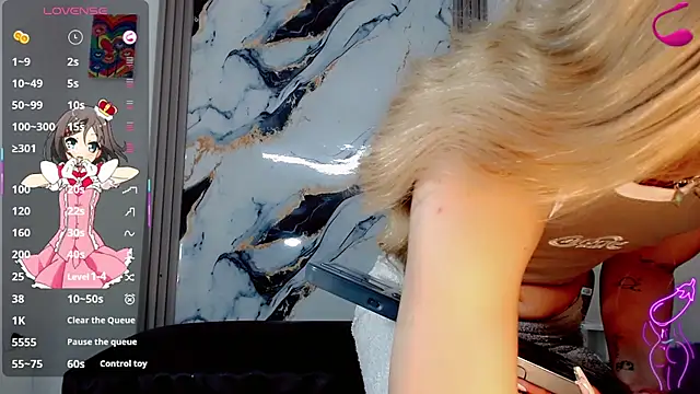 Mia Colucci- online show from May 4, 7:21 pm