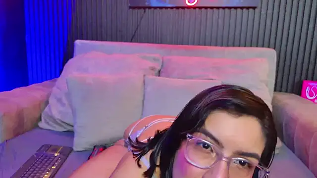 HannaMiller01  online show from April 19, 11:53 am
