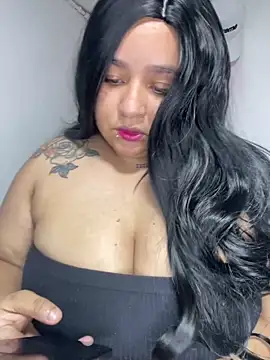 Snapshot of Luciona-Xxx chatting on March 23, 2:59 am Luciona-Xxx online show from March 23, 2:59 am