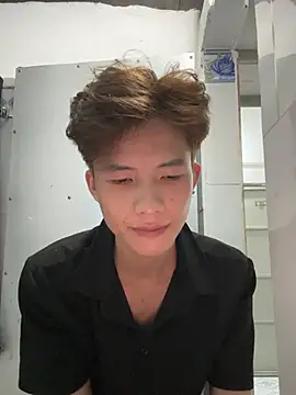 Nguyencuong1999 online show from May 5, 9:06 am
