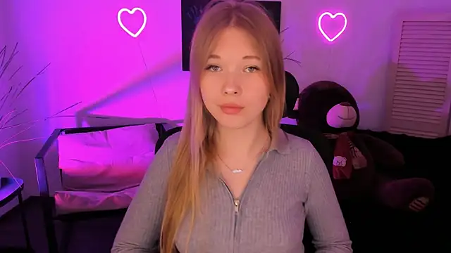 LunasFrost online show from April 6, 4:52 pm