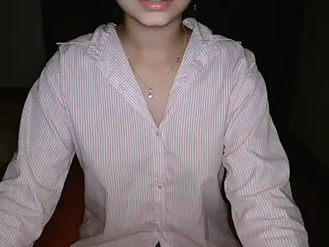 Snapshot of urvashi_rai chatting on June 18, 1:28 am urvashi rai online show from June 18, 1:28 am