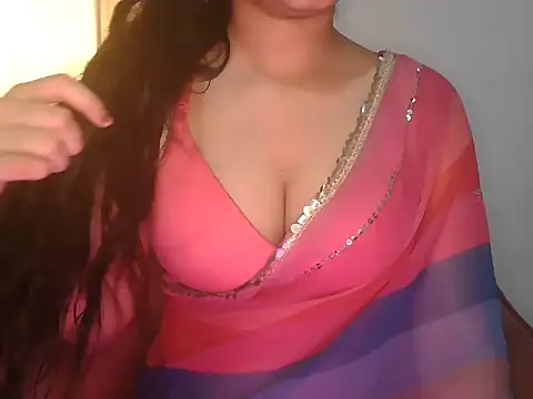 Snapshot of urvashi_rai chatting on July 11, 9:23 am urvashi rai online show from July 11, 9:23 am