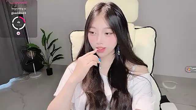 Yukiy8877 online show from May 5, 12:51 am