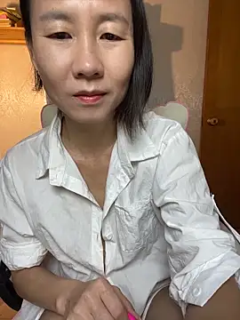 lilysister66 online show from June 19, 4:33 pm