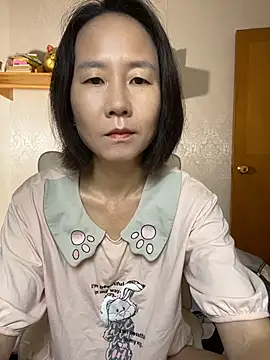 lilysister66 online show from July 2, 1:28 pm