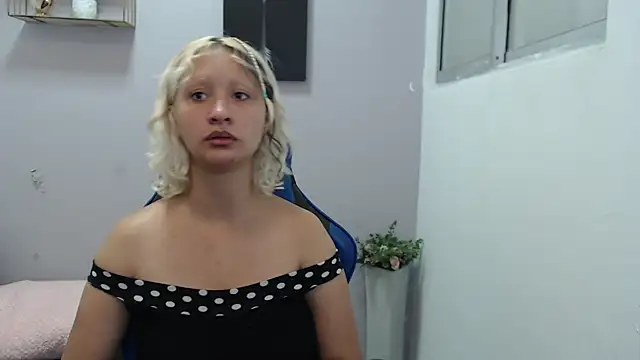 dafne kim online show from March 25, 1:17 pm