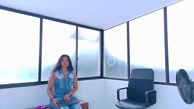 Snapshot of AhslyEvans__ chatting on May 25, 7:31 pm AhslyEvans online show from May 25, 7:31 pm