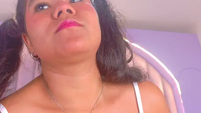 Snapshot of AhslyEvans__ chatting on June 5, 6:57 pm AhslyEvans online show from June 5, 6:57 pm