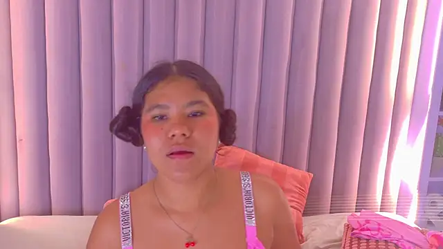 Snapshot of AhslyEvans__ chatting on June 11, 12:32 am AhslyEvans online show from June 11, 12:32 am