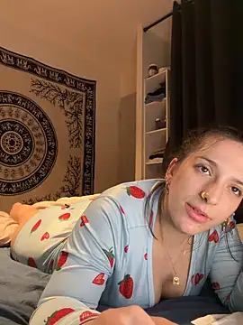 Snapshot of georginamoor chatting on April 7, 9:15 pm georginamoor online show from April 7, 9:15 pm