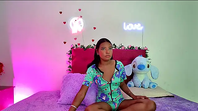 Snapshot of Ellie_Cute7 chatting on May 26, 7:10 pm Ellie Cute7 online show from May 26, 7:10 pm