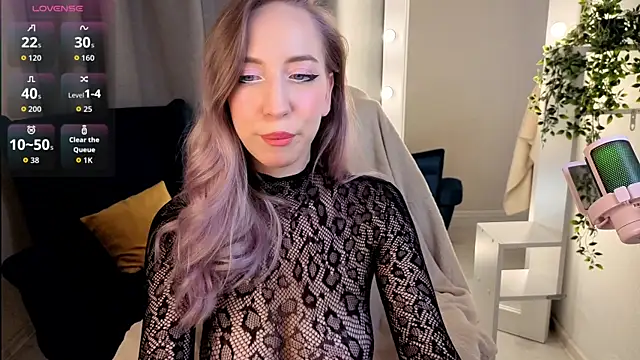 Snapshot of ShadowSparkle chatting on June 7, 10:02 pm ShadowSparkle online show from June 7, 10:02 pm