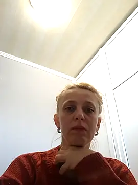 Snapshot of MiaLove183 chatting on April 5, 8:55 am MiaLove183 online show from April 5, 8:55 am