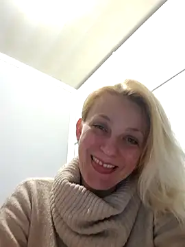 Snapshot of MiaLove183 chatting on April 8, 1:11 pm MiaLove183 online show from April 8, 1:11 pm