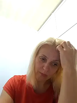 MiaLove183 online show from July 14, 1:28 pm
